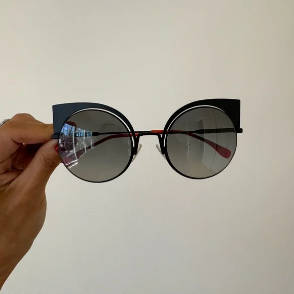 FENDI FF 0177/S CAT EYE SUNGLASSES - Edgy style that was all over the runways - Picture 3 of 12